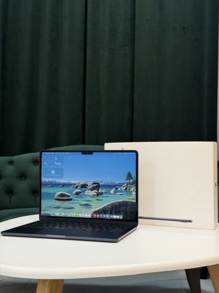 MacBook Air 13 M3 16/256Gb Midnight ( Б/У ) АКБ - 99% Идеальное Состояние
