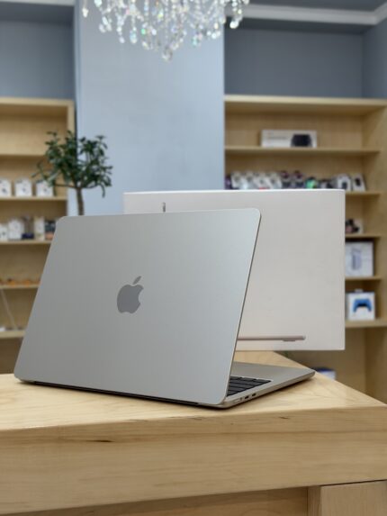 MacBook Air 13 M4 16/512Gb Starlight ( Б/У ) АКБ - 99% Состояние Нового